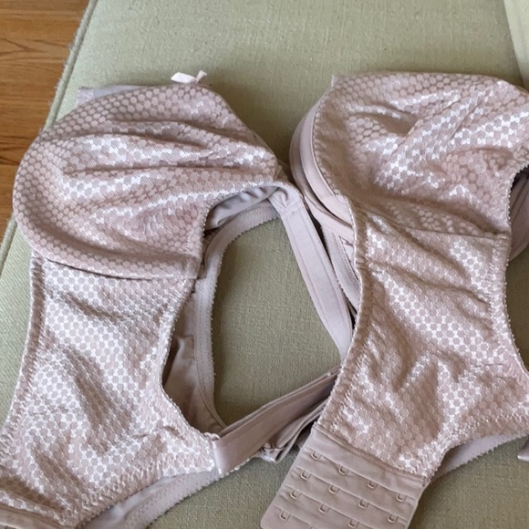 2 underwire beige Chantelle bras, size 36DDDD - Picture 2 of 5